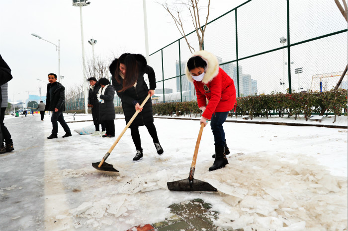 一場(chǎng)雪，體育中心美得不要不要的 但最美的風(fēng)景還是他們(圖9)