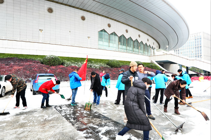 一場雪，體育中心美得不要不要的</br>但最美的風景還是他們(圖8)