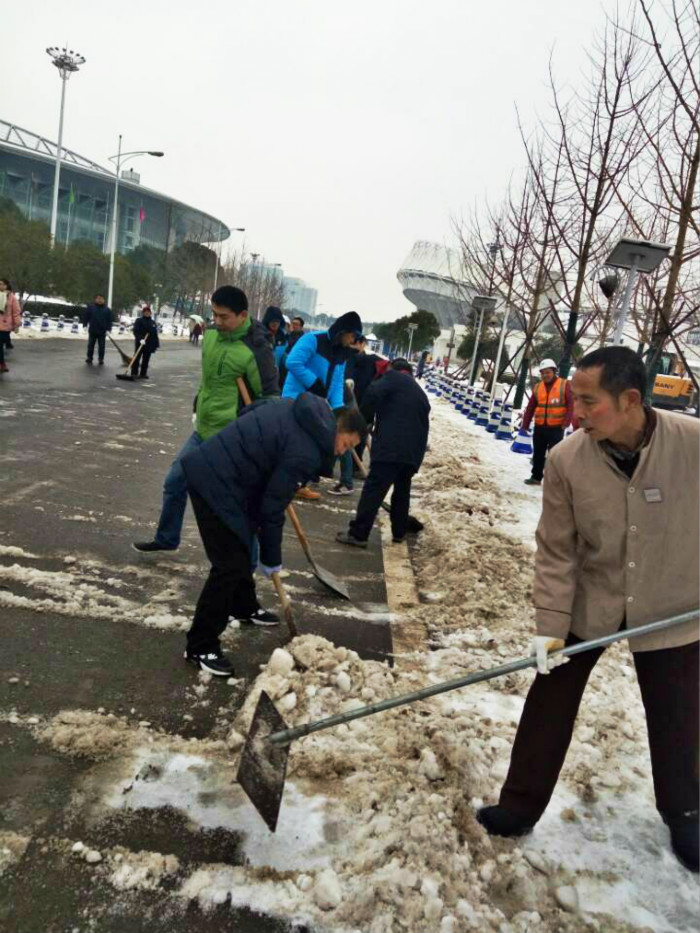 一場雪，體育中心美得不要不要的</br>但最美的風景還是他們(圖6)