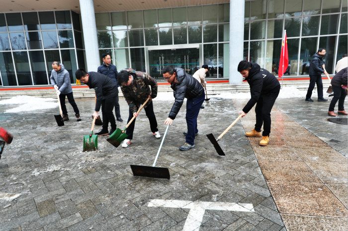 一場雪，體育中心美得不要不要的</br>但最美的風景還是他們(圖12)