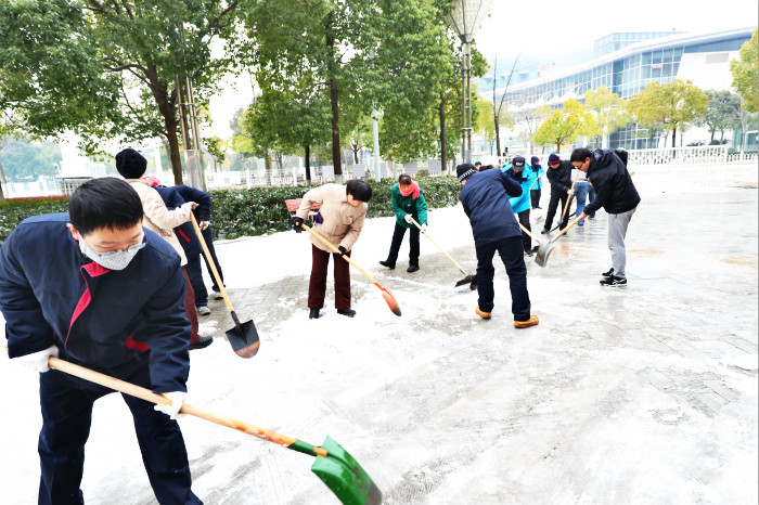 一場雪，體育中心美得不要不要的</br>但最美的風景還是他們(圖15)
