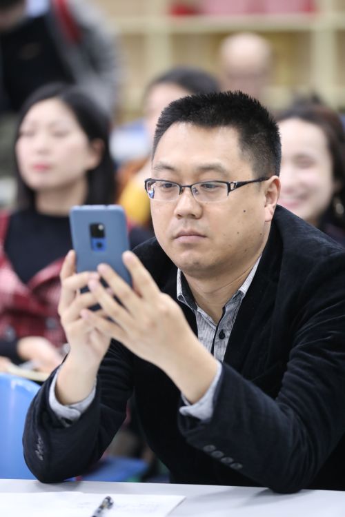 拿起手機當記者 ▏武漢體育中心舉辦手機攝影專題培訓(xùn)(圖4)