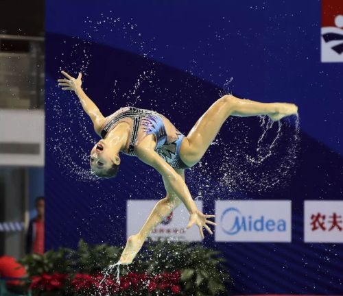“水上芭蕾”究竟有多美？全國(guó)花樣游泳錦標(biāo)賽武漢“綻放”（附精美圖集）(圖9)