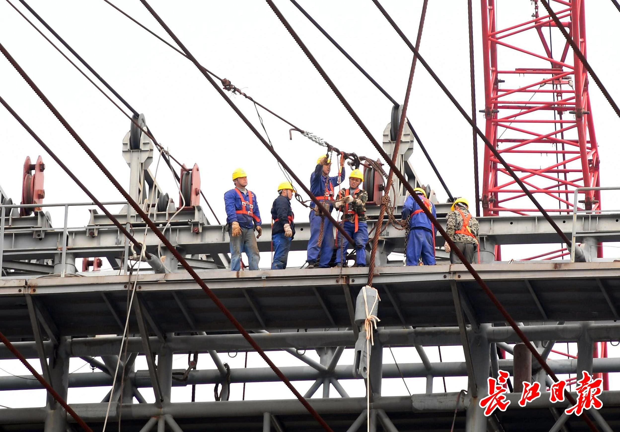 軍運(yùn)會(huì)開幕式“幕后英雄”威亞塔開始拆除，1500噸回收鋼材將建籃球場(chǎng)等